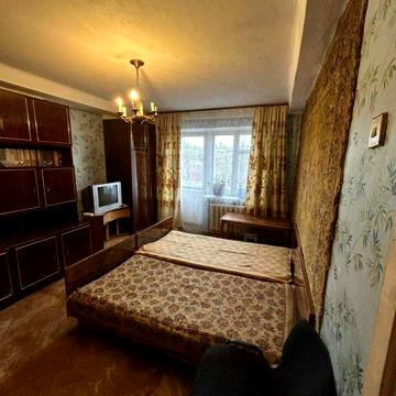 Ринок Юність, метро Лісова  пішки, вільна!