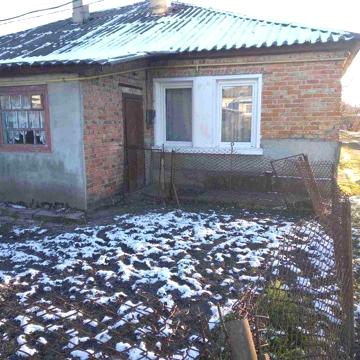 Продам квартиру (2 кімнати + кухня) в бараці по вул. Відродження