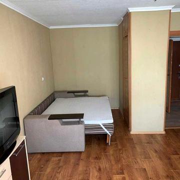 Продам 1 комнатную большую квартиру на Коммунаре