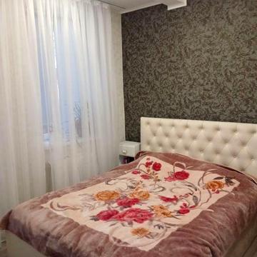 Квартиру в частном секторе с гаражом.
