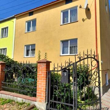 Продається двоповерховий будинок