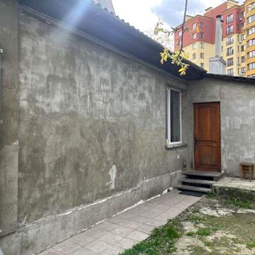 Продається будинок у центрі міста.