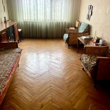 Гідна вашоі уваги 3-кім. Центр Дружба народів**