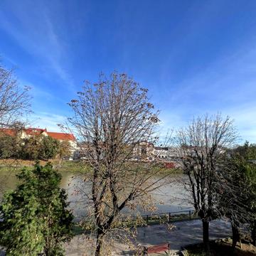 Оренда преміум студії в центрі з видом на річку Ріверленд (River Land)