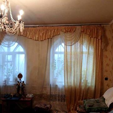 Будинок в мальовничому селі.