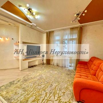 Велика чотирикімнатна квартира, з меблями і технікою!