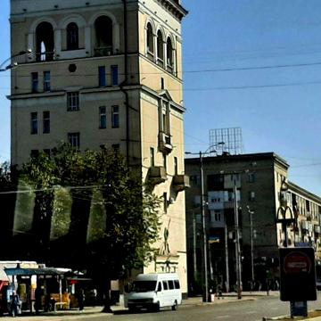 Продам большую 1к.квартиру в самом центре города.