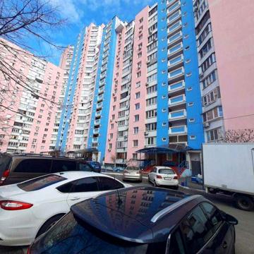 Велика 3-кімн. квартира на Троєщині з відмінним плануванням