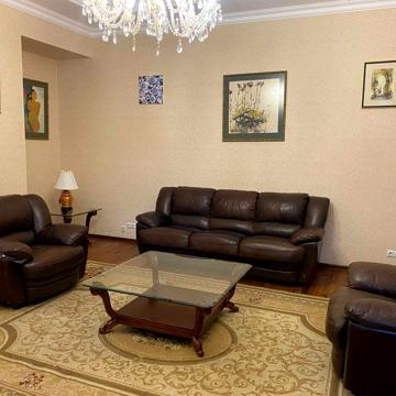 Продам 3 кімн. квартиру, 127 кв.м., сталінка, Пасаж, вул. Хрещатик 15