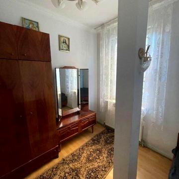 Продам 4 кім. квартиру (центр)