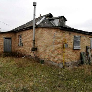 Ділянка 41,5 сотки з будинком в центрі Пухівки