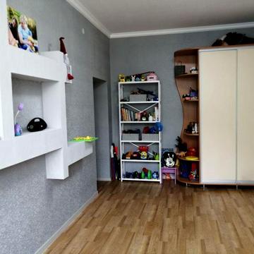 Продам 3 кімнатну простору квартиру з ремонтом!