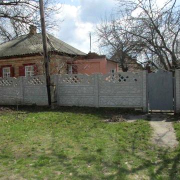 Продам пів будинку з окрем. вход. по вул.М.Заньковецької ,р-нТаксопарк