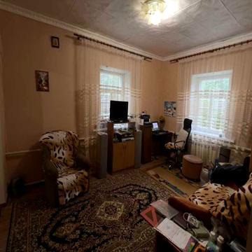 Космонавтів вул., 32