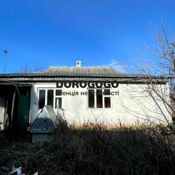 Продаж будинку з ділянкою землі в с. Бузова