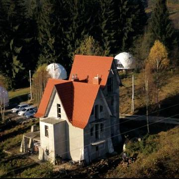 Продаж (готелю)будинку  з світлом Татарів(Буковель) 14 соток земля