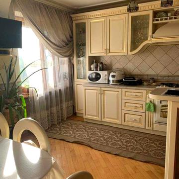 Продаж 5-ти кімн. кв-ри вул. Сахарова велика та простора з ремонтом