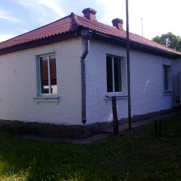 Будинок деревяний обкладений цеглою