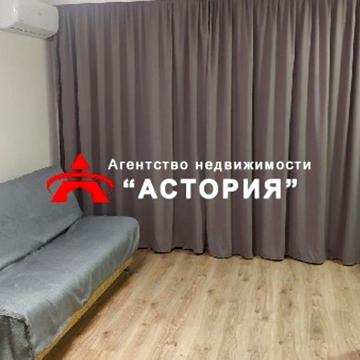 Незалежної України вул. (40 років Радянської України), 63