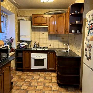 Продам 3 кімнатну квартиру на Клініці!