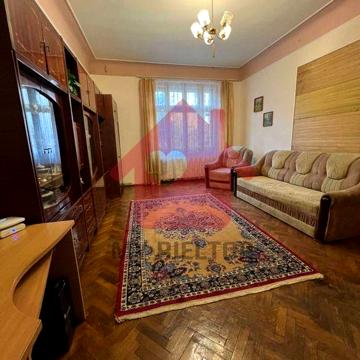 Продаж трикімнатної квартири пл.Корятовича.