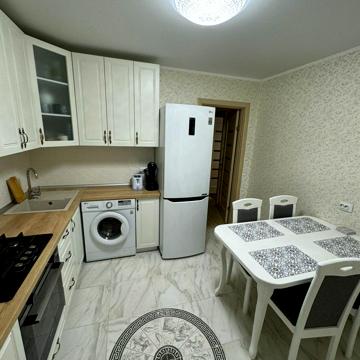 Михайла Лушпи просп., 2/1