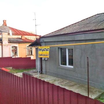 Продається половина будинку із земельною ділянкою 6 сот  в центральній
