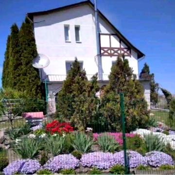 Продам будинок з бомбосховищем в мальовничому місті