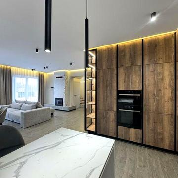 Продається гарний Дуплекс з гаражем.