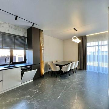 Будинок в закритому котеджному містечку один поверх 9 соток Стоянка 1