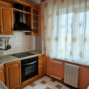 Ревуцького, 18