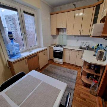 продаю 3х комнатную квартиру на Севастопольской