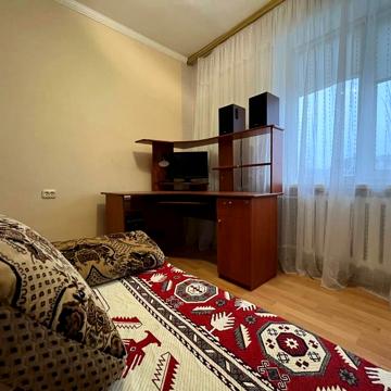 Броварської Сотні вул. (Чкалова), 16