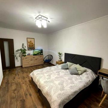 Продаж 3-к.кв з гаражем по Головатого 6.
