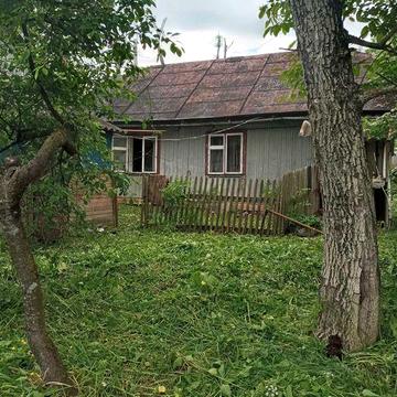 Продається земельна  ділянка з будинком в с.Князівське