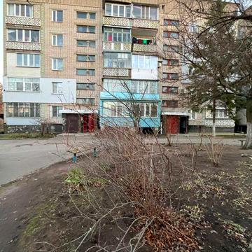 Продаж трикімнатної квартири в центрі міста.