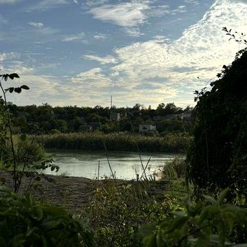 Продам отличную дачу на берегу річки Сура