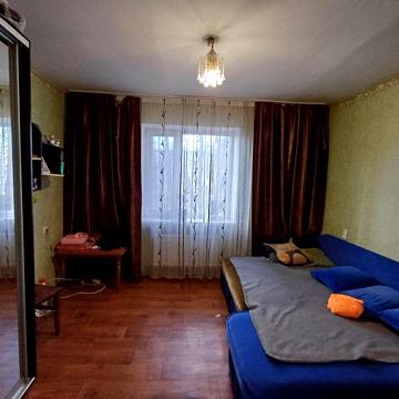 Продаю 2кім.кв на 2-му поверсі