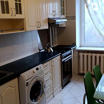Академіка Корольова вул., 51