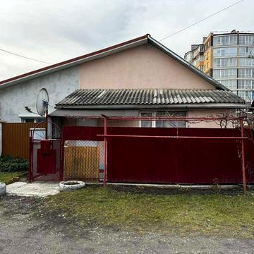 Частина будинку в центральній частині міста