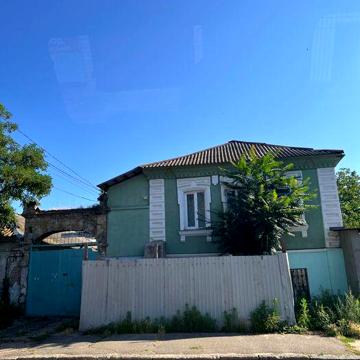 Продаю квартиру со своим маленьким двориком