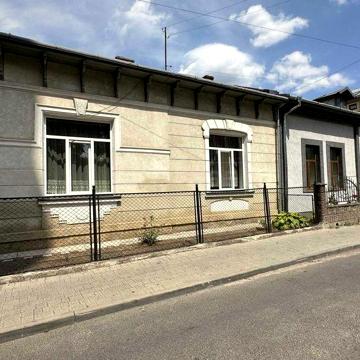 Продаж будинку в центрі міста по вул Бандери