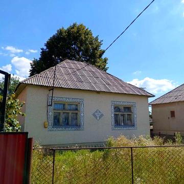 Продам будинок з землею (0,25 га)  в с. Смологовиця, що на Закарпатті.
