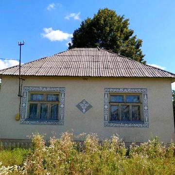 Продам будинок з землею (0,25 га)  в с. Смологовиця, що на Закарпатті.