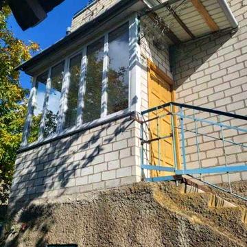 Продам двухповерховий будинок в Низгірцях