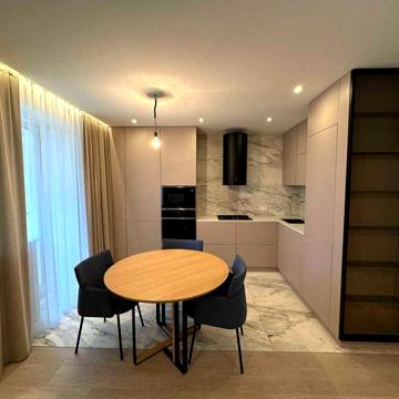 3 кімнатна в центрі (Ляхова 10), інд.опалення, 3/10 поверх, 85 м кв ЖК Кадетський