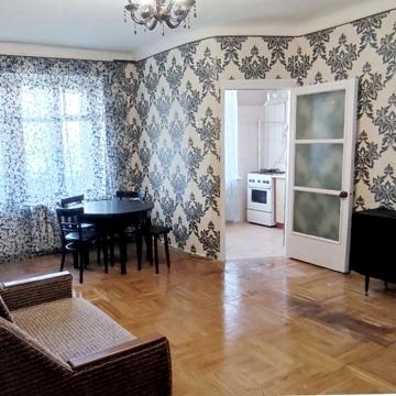Авіаконструктора Антонова вул., 10