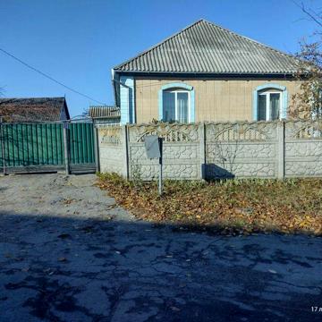 Будинок у центрі селища Варва Прилуцького району Чернігівської області