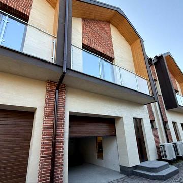 Таунхаус в самому центрі Івано-Франківська! Газ , електрика , вода!