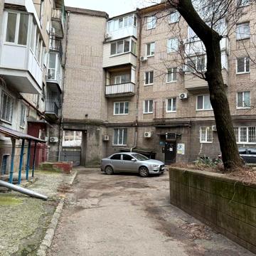 Мусліма Магомаєва вул., 10
